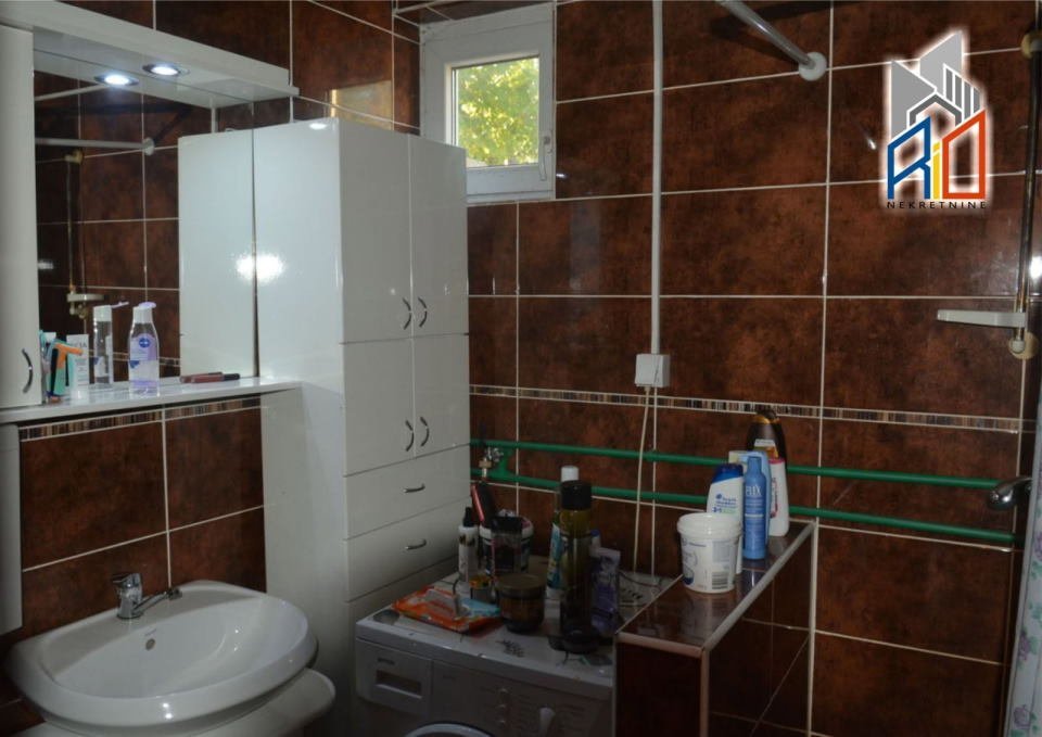NA PRODAJU!  Useljive 2 kuće u Liso Polju kod Uba!