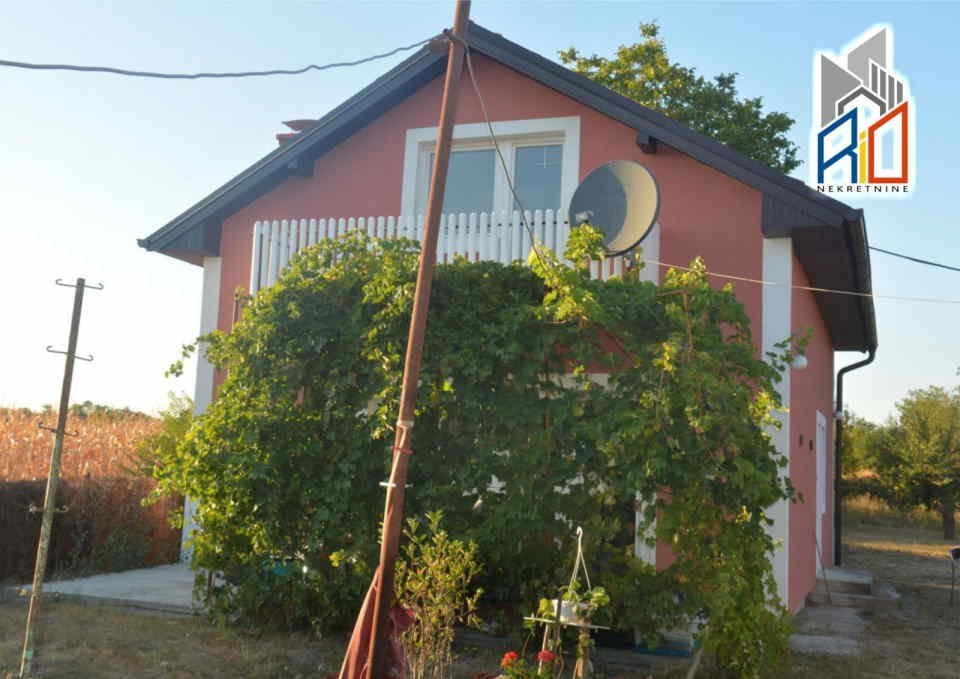 NA PRODAJU!  Useljive 2 kuće u Liso Polju kod Uba!