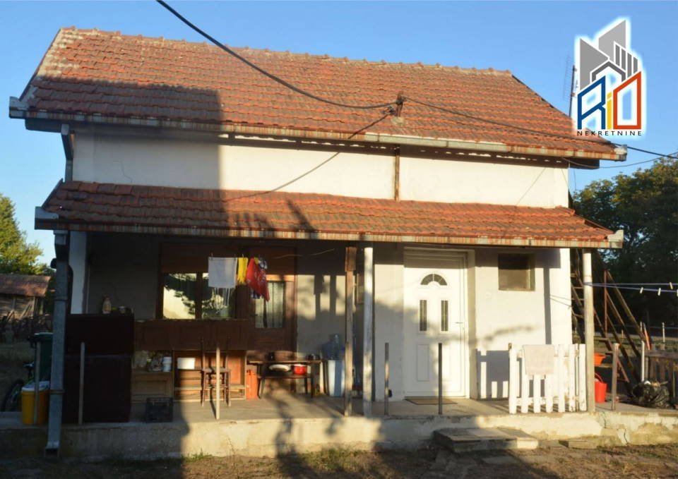 NA PRODAJU!  Useljive 2 kuće u Liso Polju kod Uba!