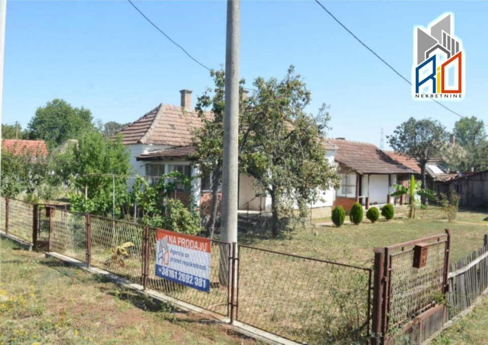 NA PRODAJU!  Seosko domaćinstvo u Crvenoj Jabuci kod Uba