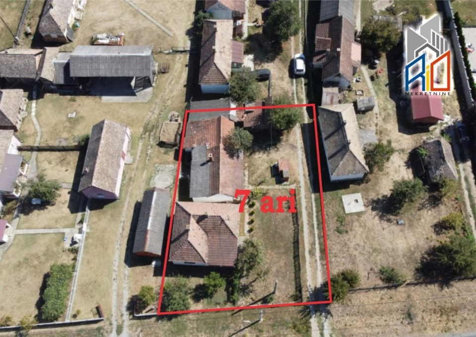 NA PRODAJU!  Seosko domaćinstvo u Crvenoj Jabuci kod Uba