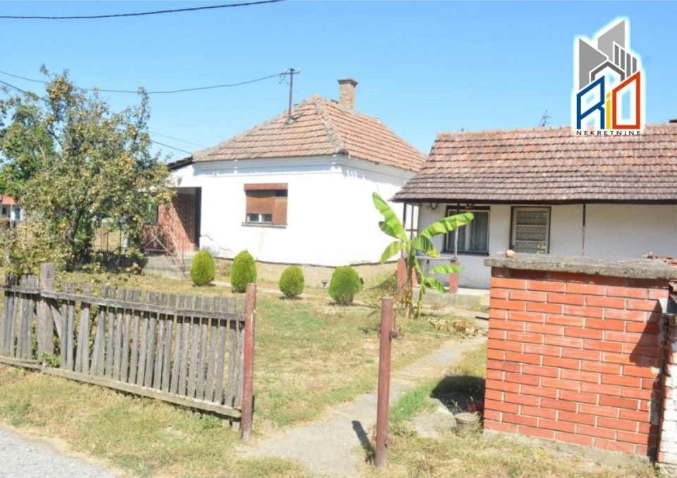 NA PRODAJU!  Seosko domaćinstvo u Crvenoj Jabuci kod Uba