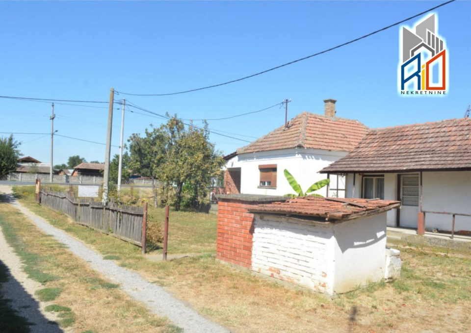NA PRODAJU!  Seosko domaćinstvo u Crvenoj Jabuci kod Uba