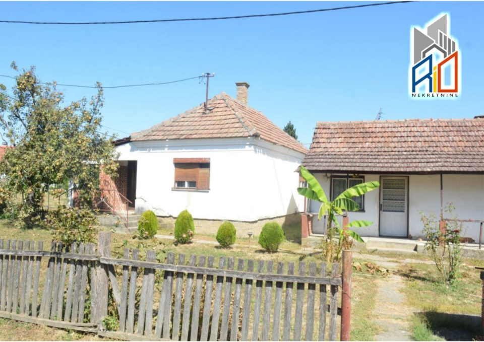 NA PRODAJU!  Seosko domaćinstvo u Crvenoj Jabuci kod Uba