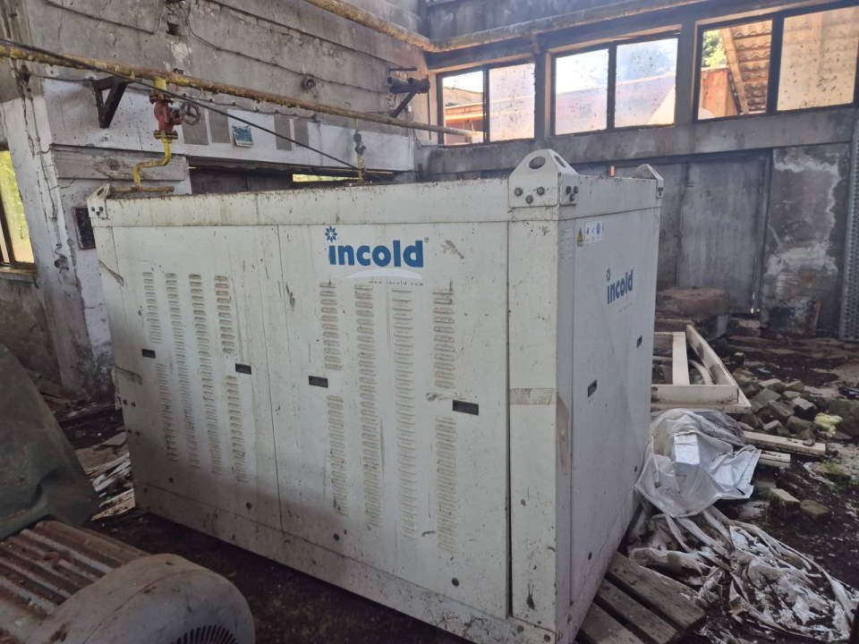 Prodajem plusnu italijansku hladnjacu velicine 23x25 m