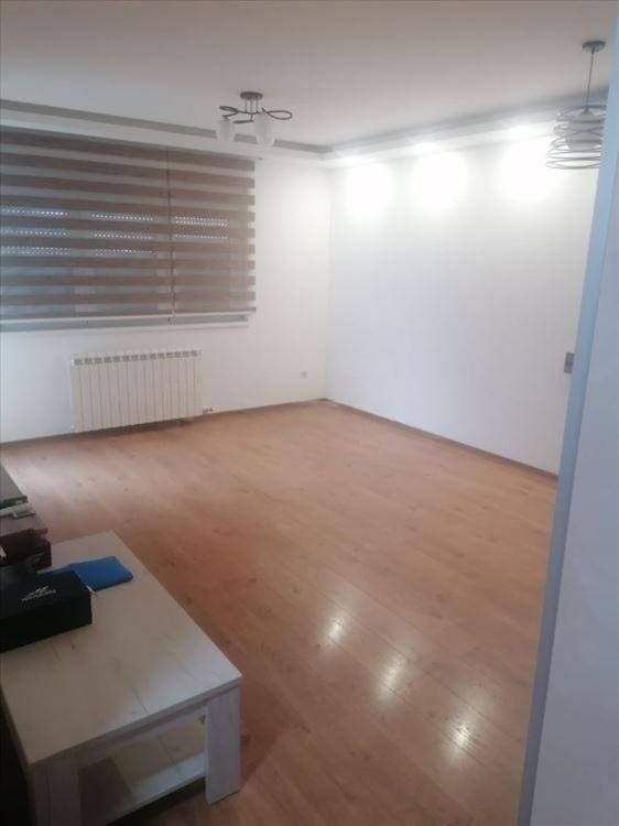 Prodajem dvoiposoban polunamešten stan-Beograd