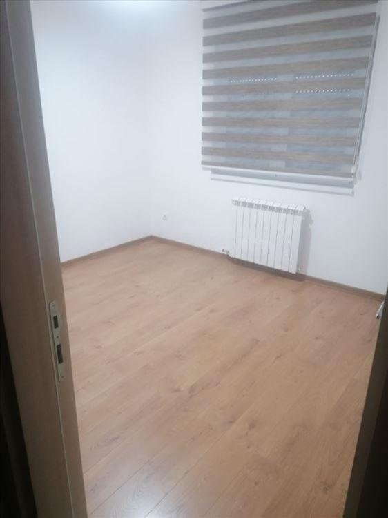 Prodajem dvoiposoban polunamešten stan-Beograd