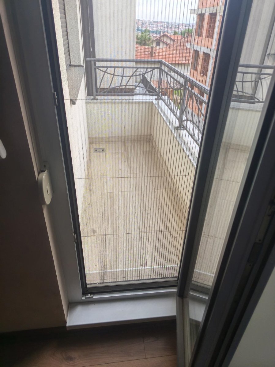 Prodajem dvoiposoban polunamešten stan-Beograd