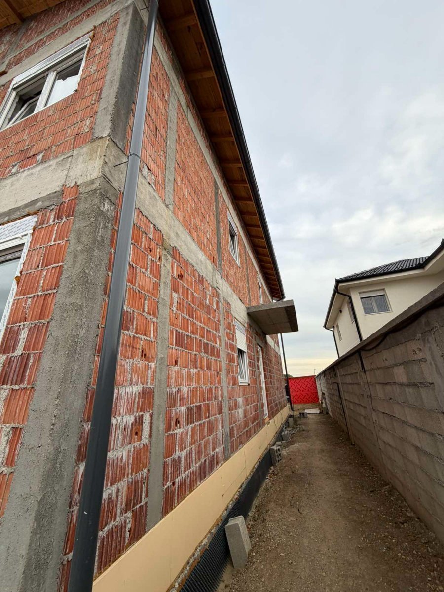 Prodaje se kuća u Bečmenu-Surčin