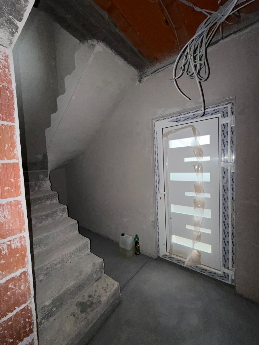 Prodaje se kuća u Bečmenu-Surčin