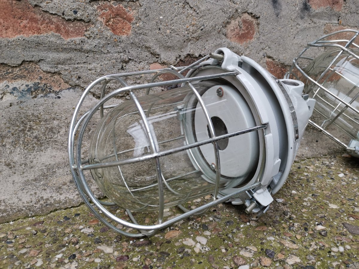 2 industrijske lampe nekorišćene EOW