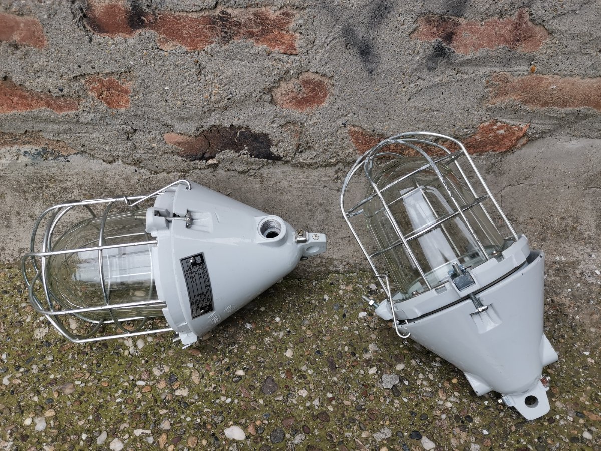 2 industrijske lampe nekorišćene EOW
