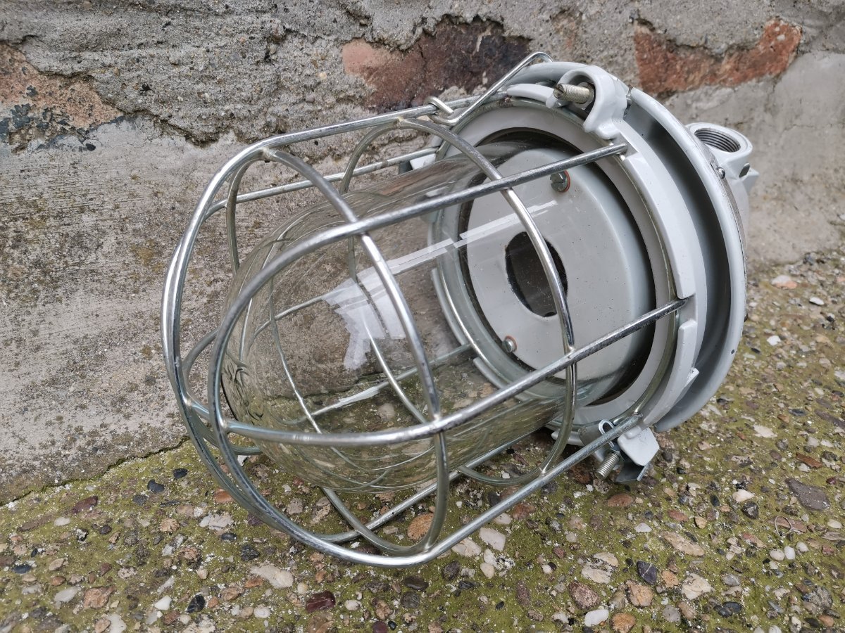 2 industrijske lampe nekorišćene EOW