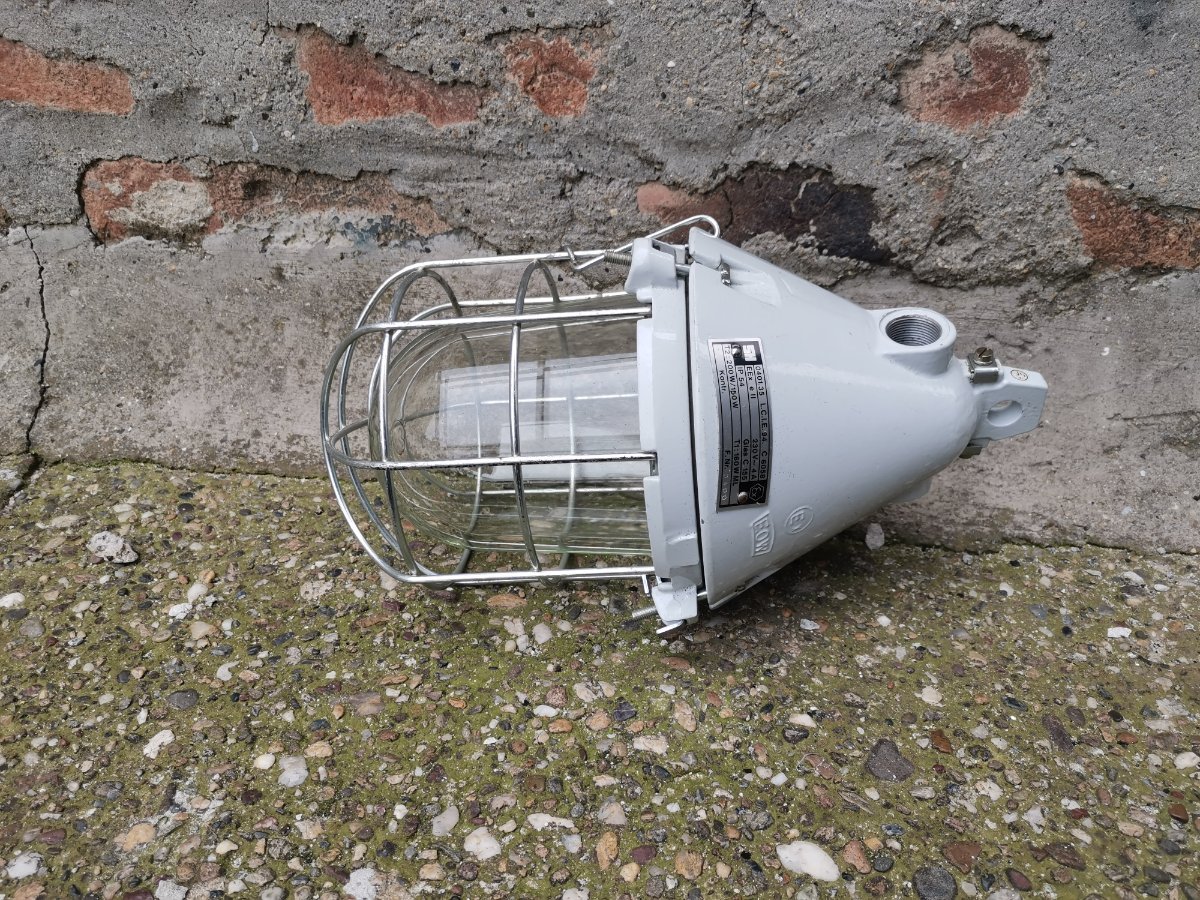 2 industrijske lampe nekorišćene EOW