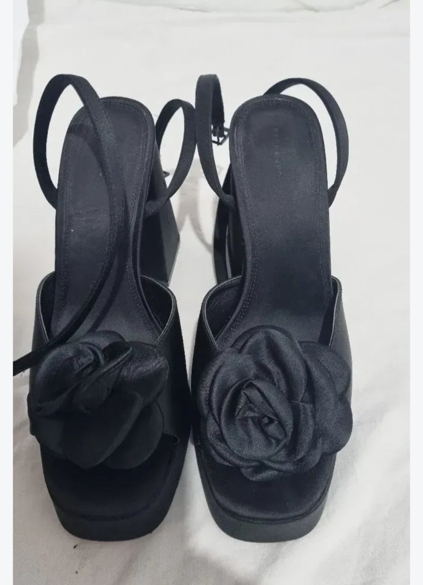 EXTRA:Reserved crne sandale sa platformom 40