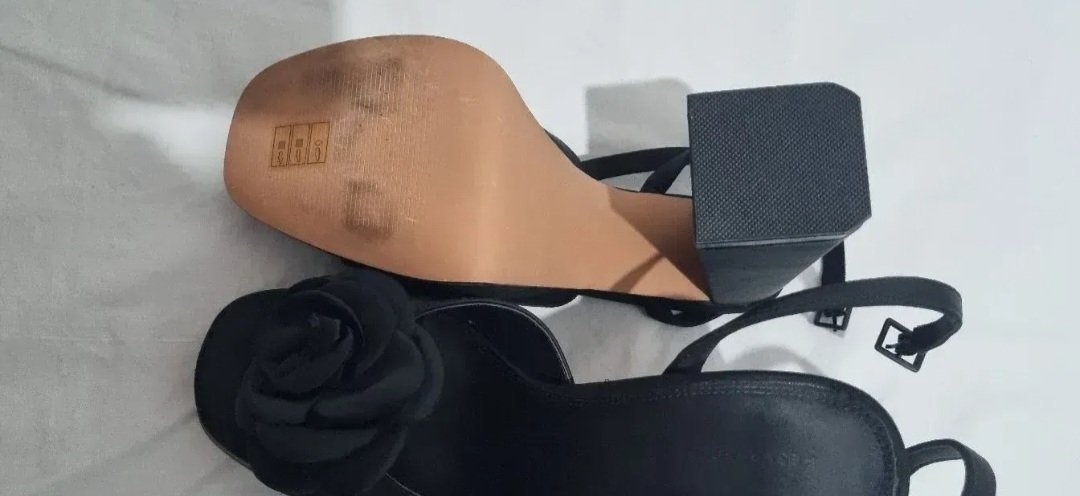 EXTRA:Reserved crne sandale sa platformom 40