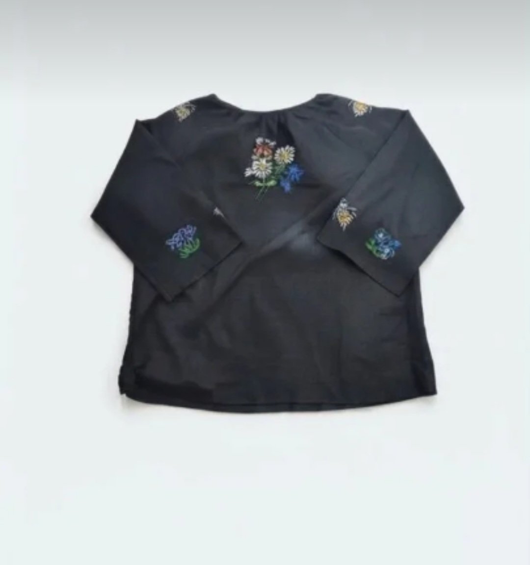 Crna etno bluza sa vezom i vezenim cvetovima 50/52 (3XL/4XL)