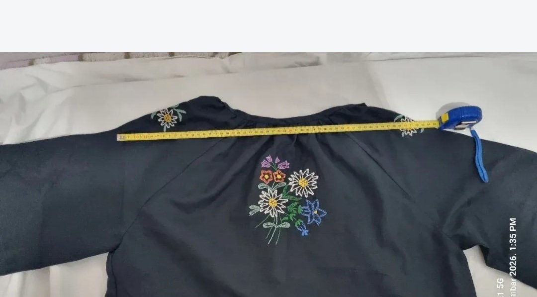 Crna etno bluza sa vezom i vezenim cvetovima 50/52 (3XL/4XL)