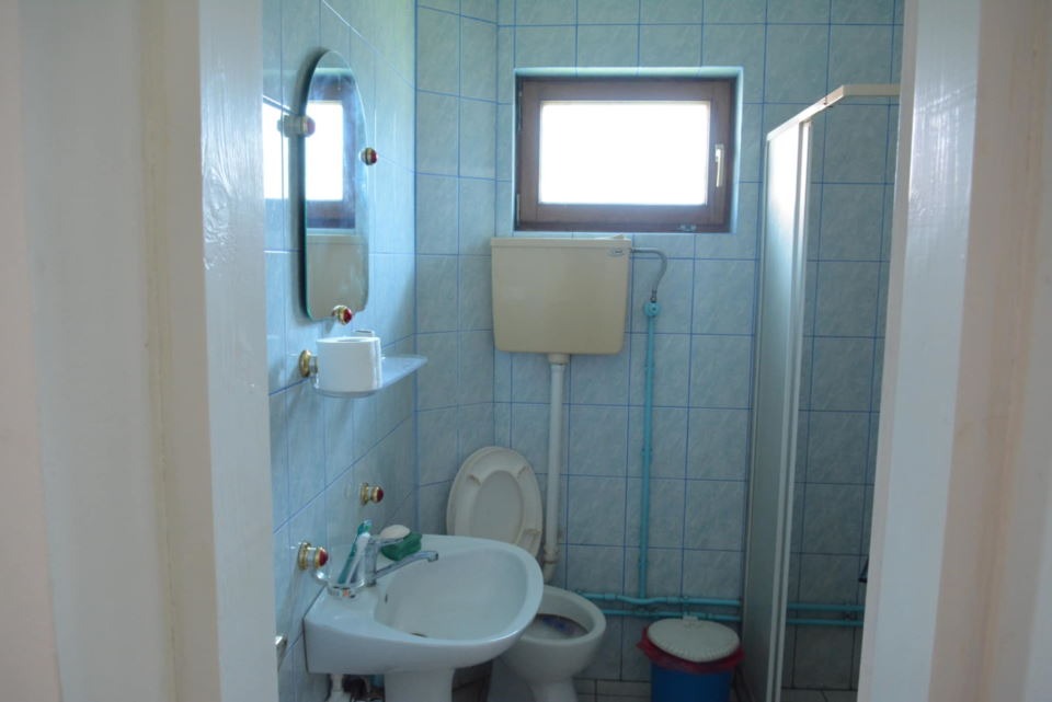 Useljive 2 kuce u blizini centra Uba  200 m2  