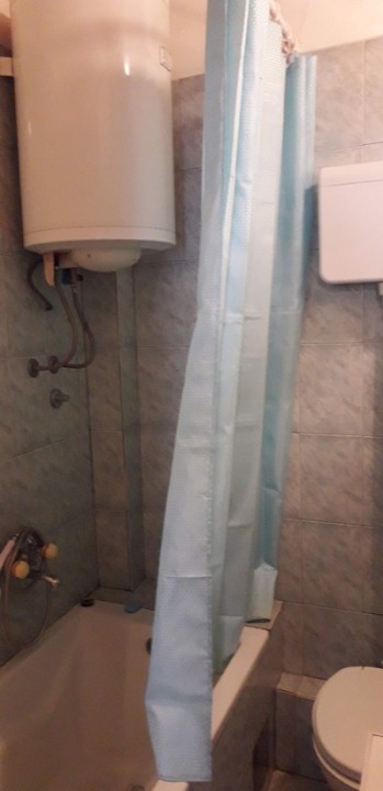 Izdajem jednoiposoban stan za Exit
