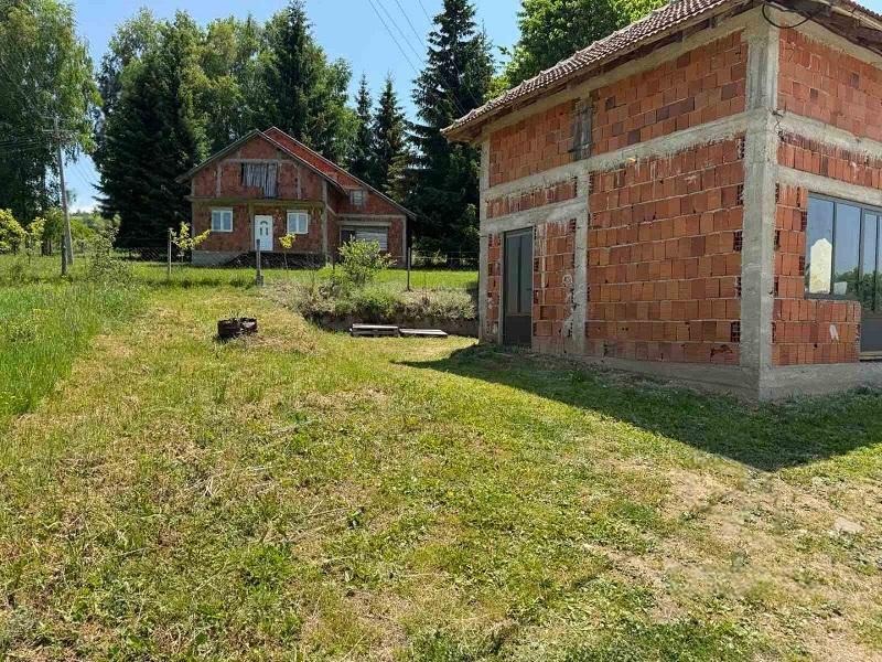 Vikendica sa poslovnim prostorom na Vlasinskom jezeru-idealna za odmor ili posao