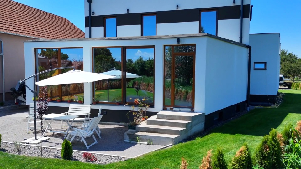 Kuća na prodaju 327m2 Sremska Mitrovica 327000€
