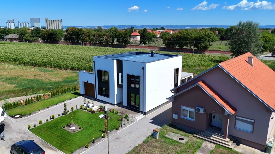 Kuća na prodaju 327m2 Sremska Mitrovica 327000€