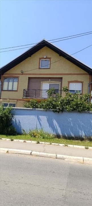 Prodajem kucu u Busijama-Beograd,Legalizovano