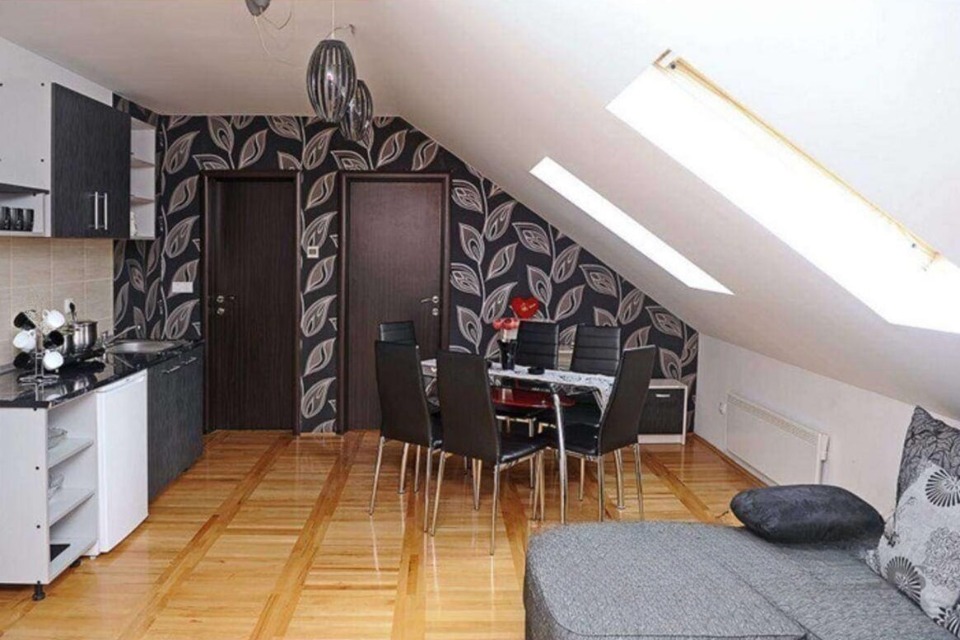 Na prodaju apartman u Kraljevim Cardacima