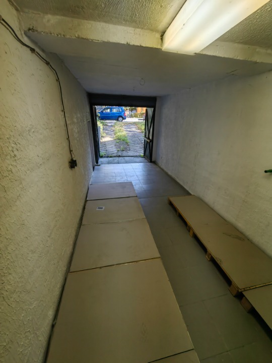 Prodajem magacin-garazu u Zemun Polju