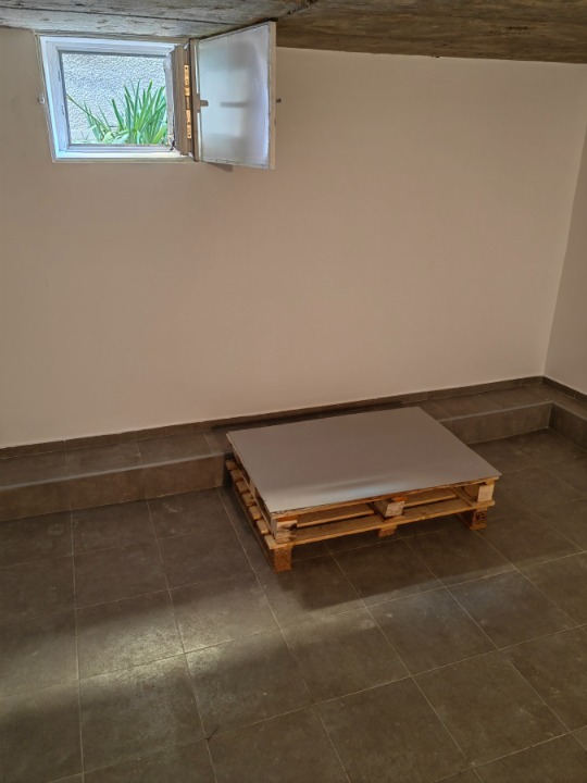Prodajem magacin-garazu u Zemun Polju