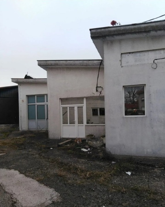 Prodajem ili izdajem halu-Kraljevo