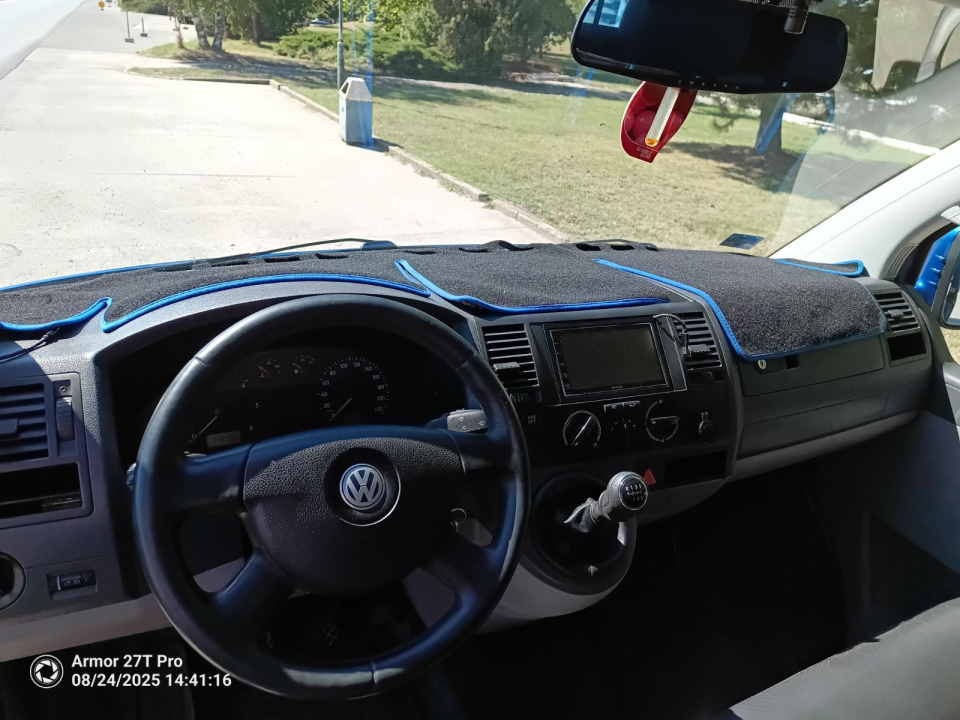  Volkswagen Transporter T5 2.5  2008.  