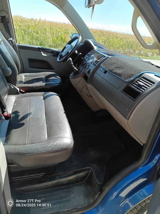  Volkswagen Transporter T5 2.5  2008.  
