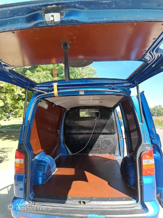  Volkswagen Transporter T5 2.5  2008.  