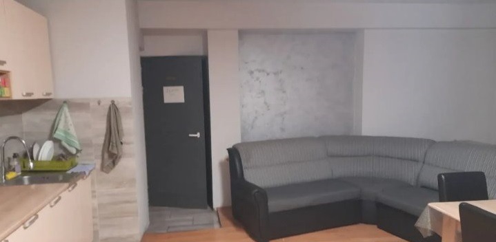 Poslovno -stambeni prostor,hala