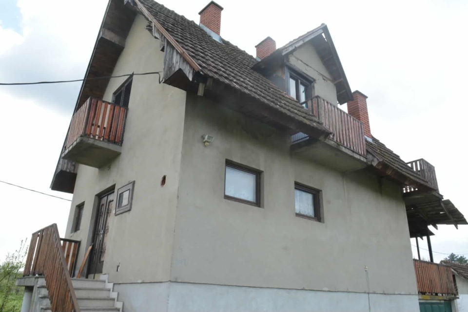 Useljiva kuca sa 6.5 ari placa na 3 etaze  