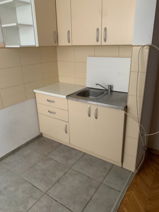Prodajem polovinu kuce u Lazarevcu