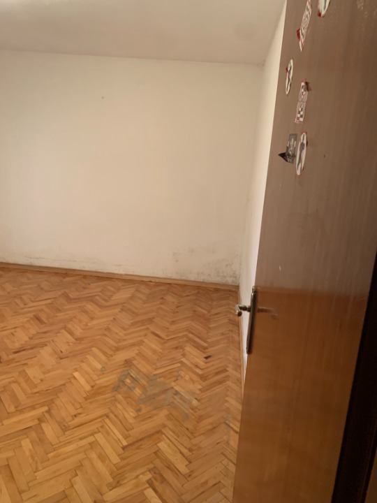 Prodajem polovinu kuce u Lazarevcu