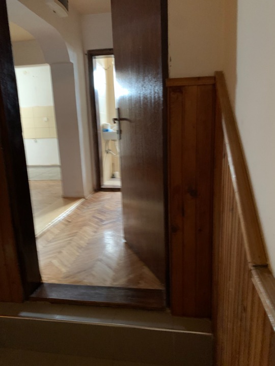 Prodajem polovinu kuce u Lazarevcu
