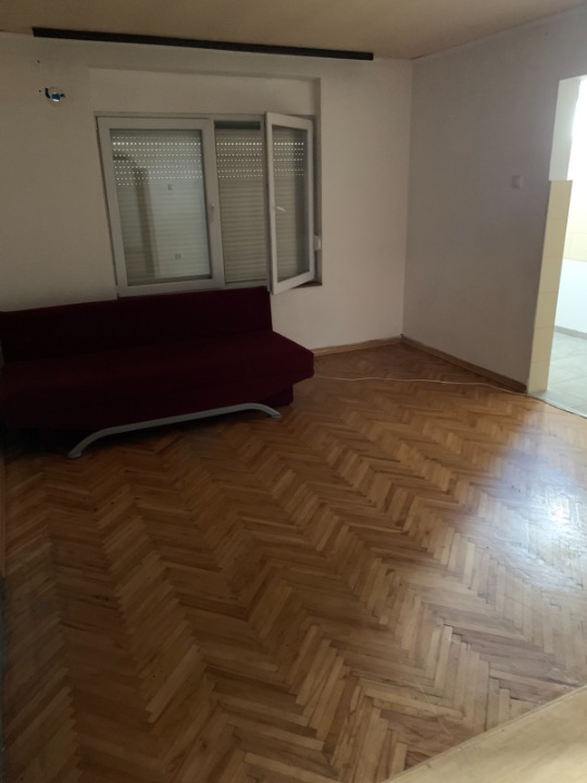 Prodajem polovinu kuce u Lazarevcu