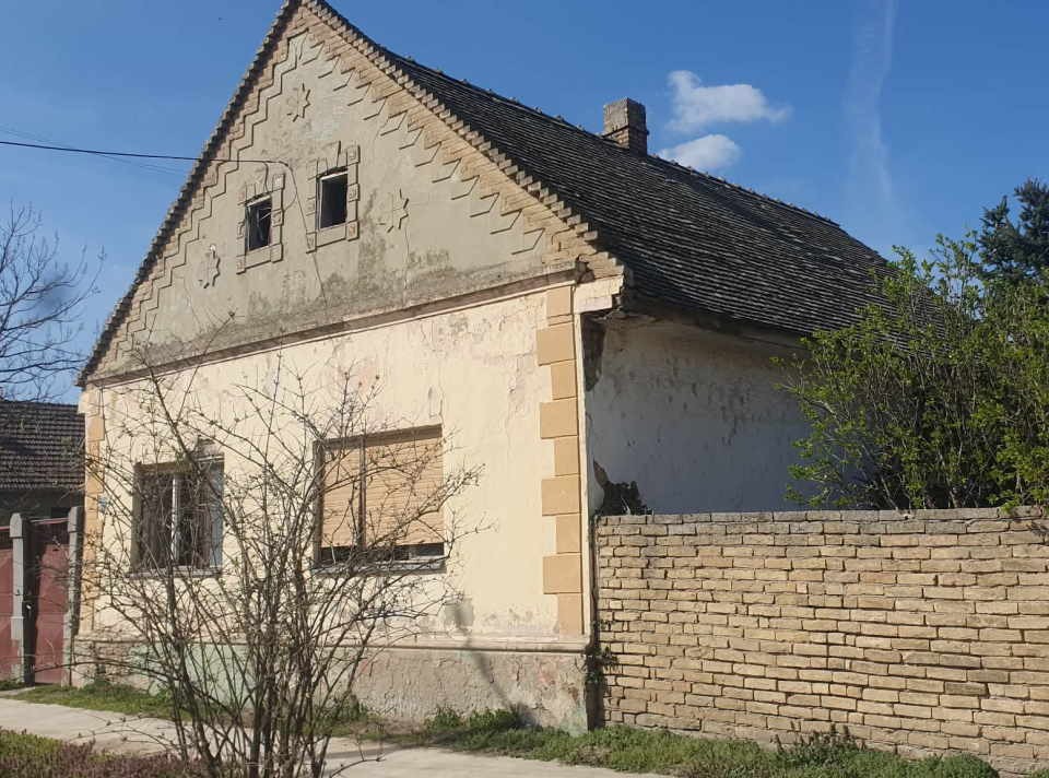Stara kuca u Kucuri na prodaju  