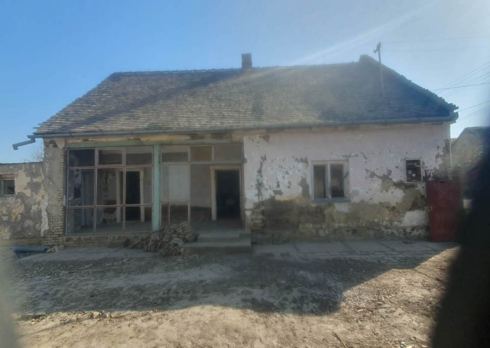 Stara kuca u Kucuri na prodaju  