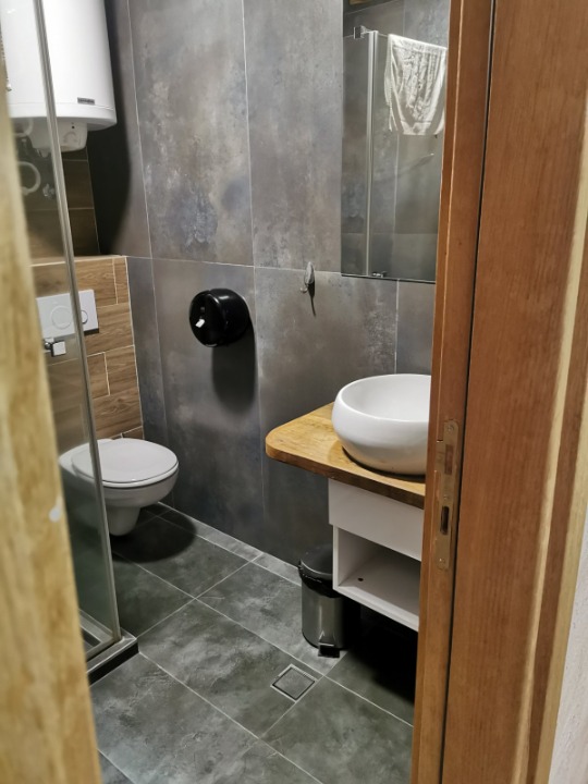 Prodajem kucu i apartman u sklopu kompleksa Chalet-Kopaonik