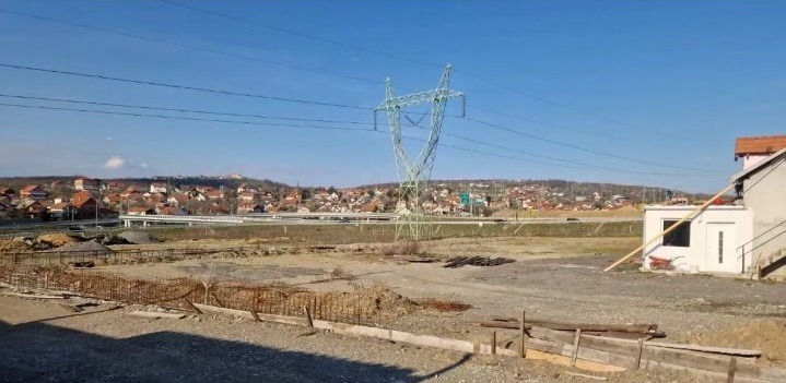 Izdaje se hala sa placem-Vozdovac,selo Rakovica (Kruzni put)