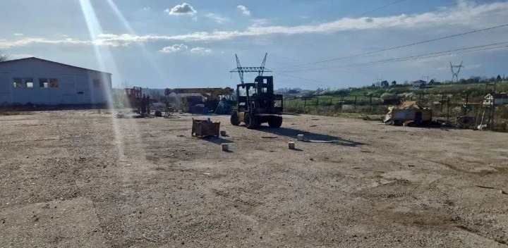 Izdaje se hala sa placem-Vozdovac,selo Rakovica (Kruzni put)