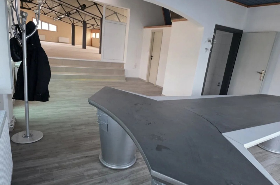 Komercijalni prostor za izdavanje 360m2 i 160m2-Novi Sad