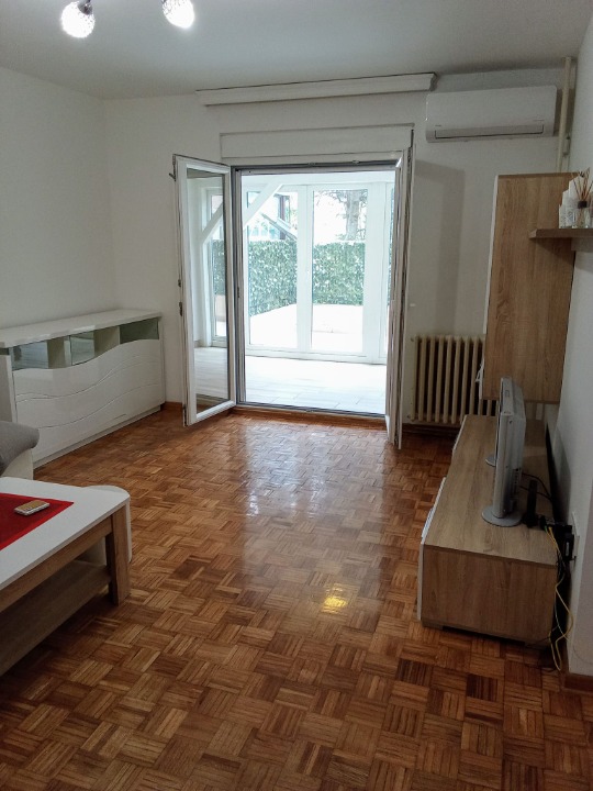 Selling 4.0 flat Vracar Belgrade Djeram Pijaca Trg terrace renovated furnished tenanted property