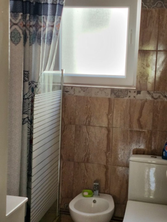 Sredjena kuca 200m2 sa visokim zidovima i potpuno privatnoscu-4km od Soko Banje-Resnik