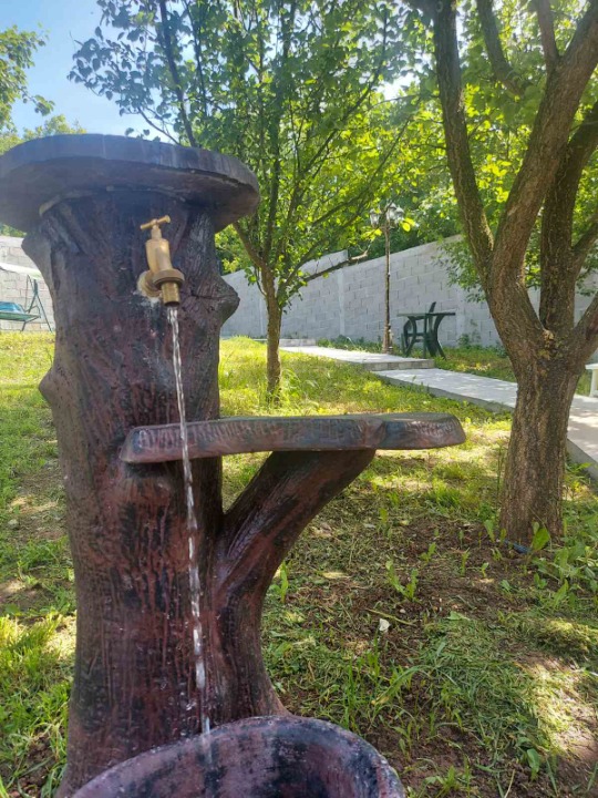 Sredjena kuca 200m2 sa visokim zidovima i potpuno privatnoscu-4km od Soko Banje-Resnik